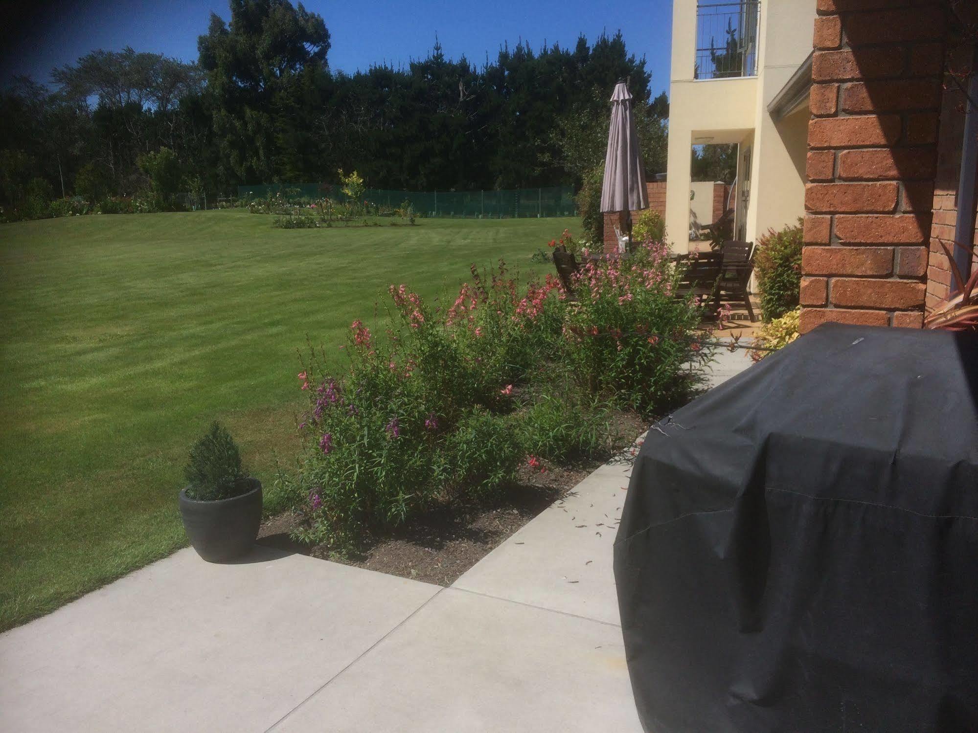 The Meadows Villa Christchurch Exterior foto